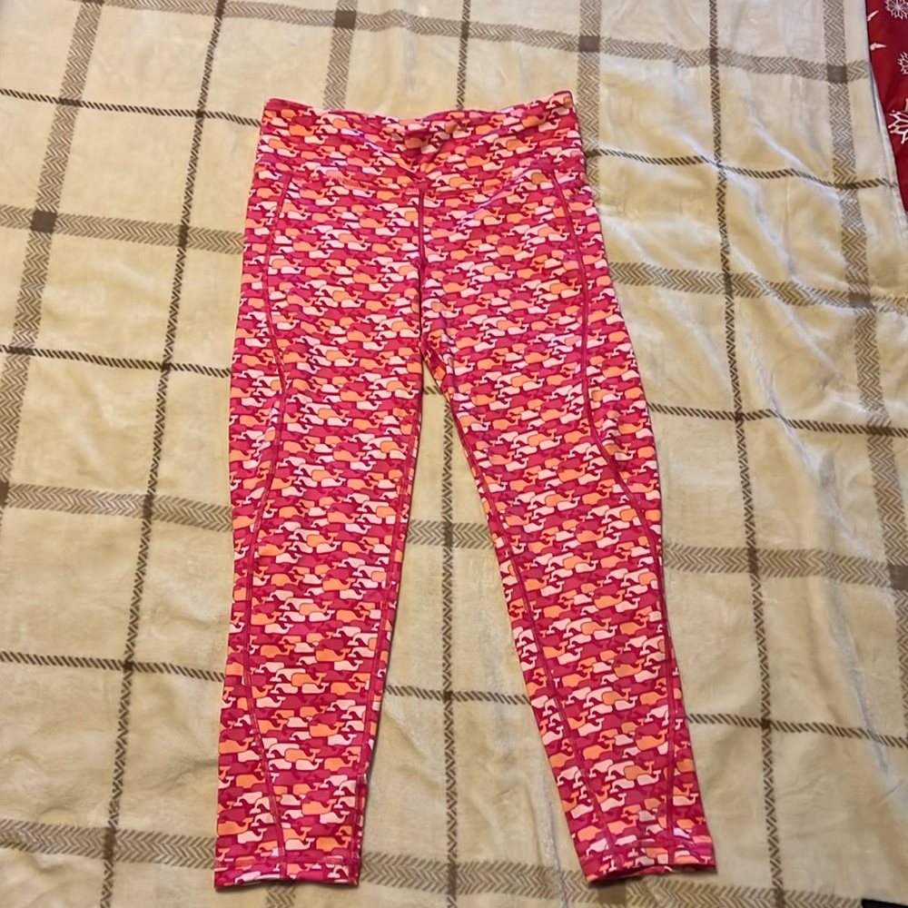 Vineyard Vines Performance Woman’s Pink Leggings Whale Outline Print Size M EUC